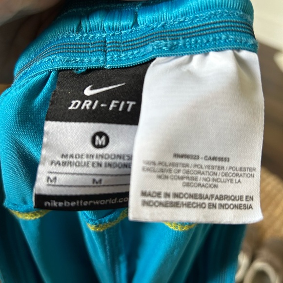 Barcelona Teal/Yellow Medium Nike Shorts #8 - Picture 7 of 7